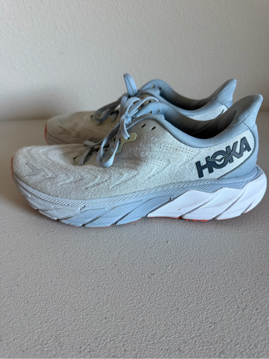 Hoka One One Arahi 6 Running Shoes In The Plein Air/Blue Fog Colorway Womenâs